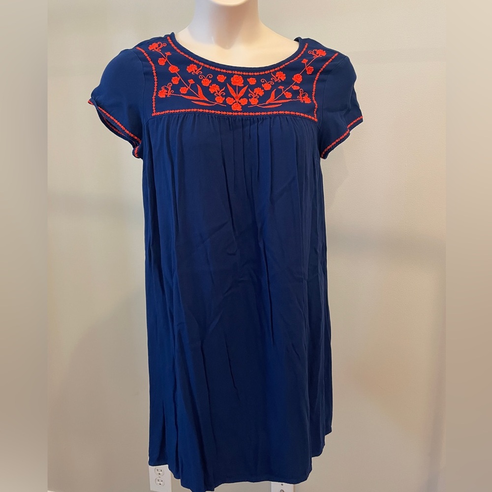 Old Navy Women Size Medium Navy & Coral Embroidered Neckline Shift Dress EUC